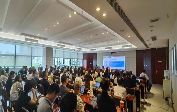 中心召开招标代理机构培训会