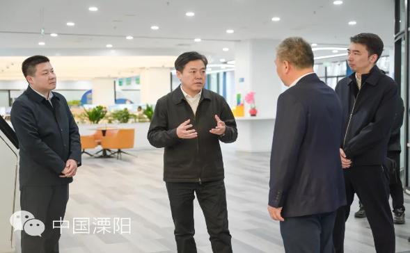 市领导调研政务服务和数据工作